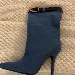 Jean heels with belt